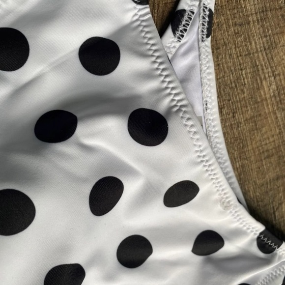 🌟 Cupshe Polka Dot Bikini set - Picture 3 of 11